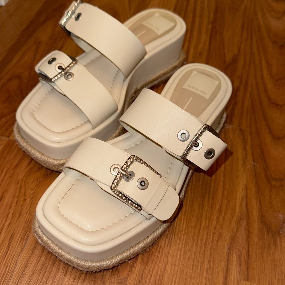 Dolce Vita (Ivory Leather Canyon Sandals) Size 6